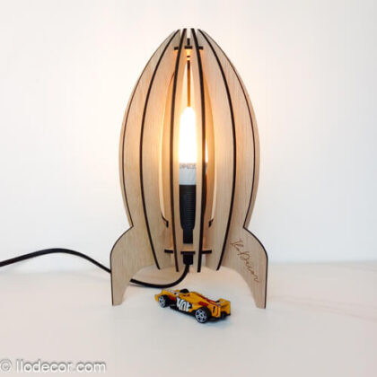 Lampe fusée en bois