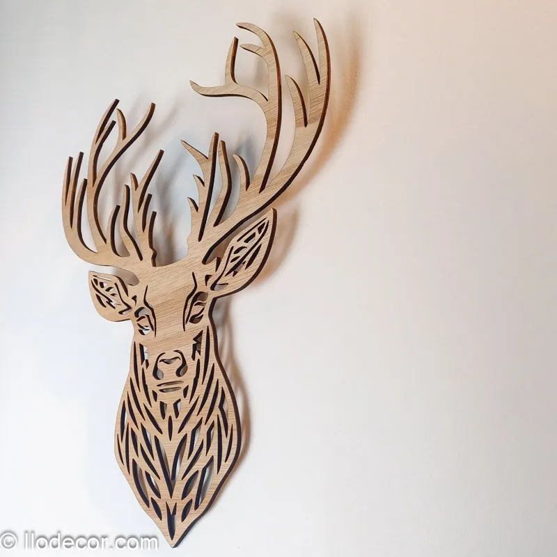 tête de cerf géométrique en bois